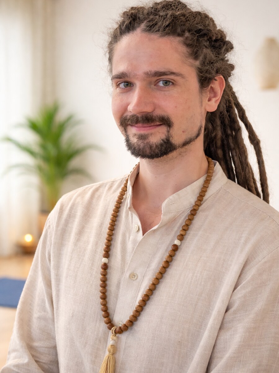 Fabi, Yogalehrer von Chandra Yoga